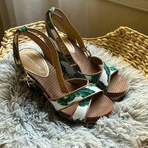 Gianni Bini tropical high heel shoes. Size 7.